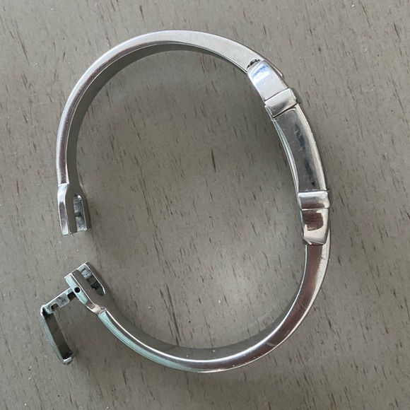 Ladie’s Rectangular Gucci Timepiece 6800L - Picture 6 of 7